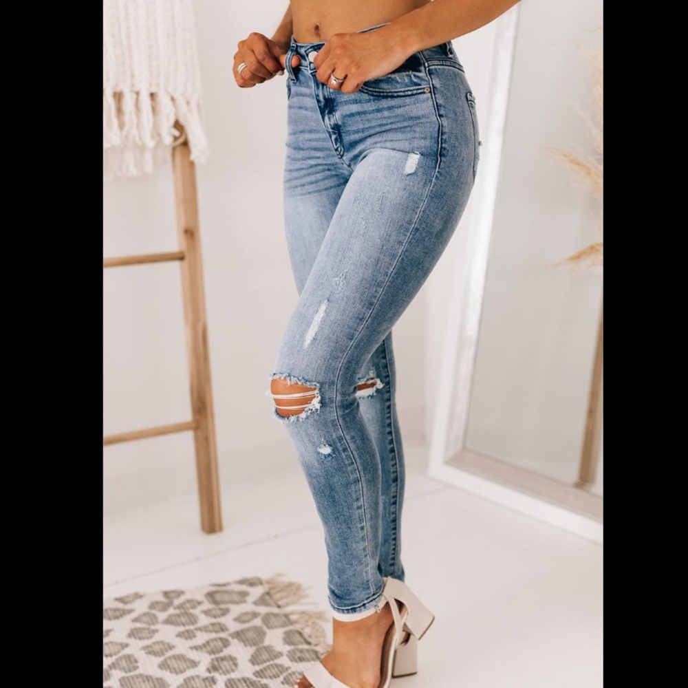 Lady In Distress Kancan distressed skinny jeans